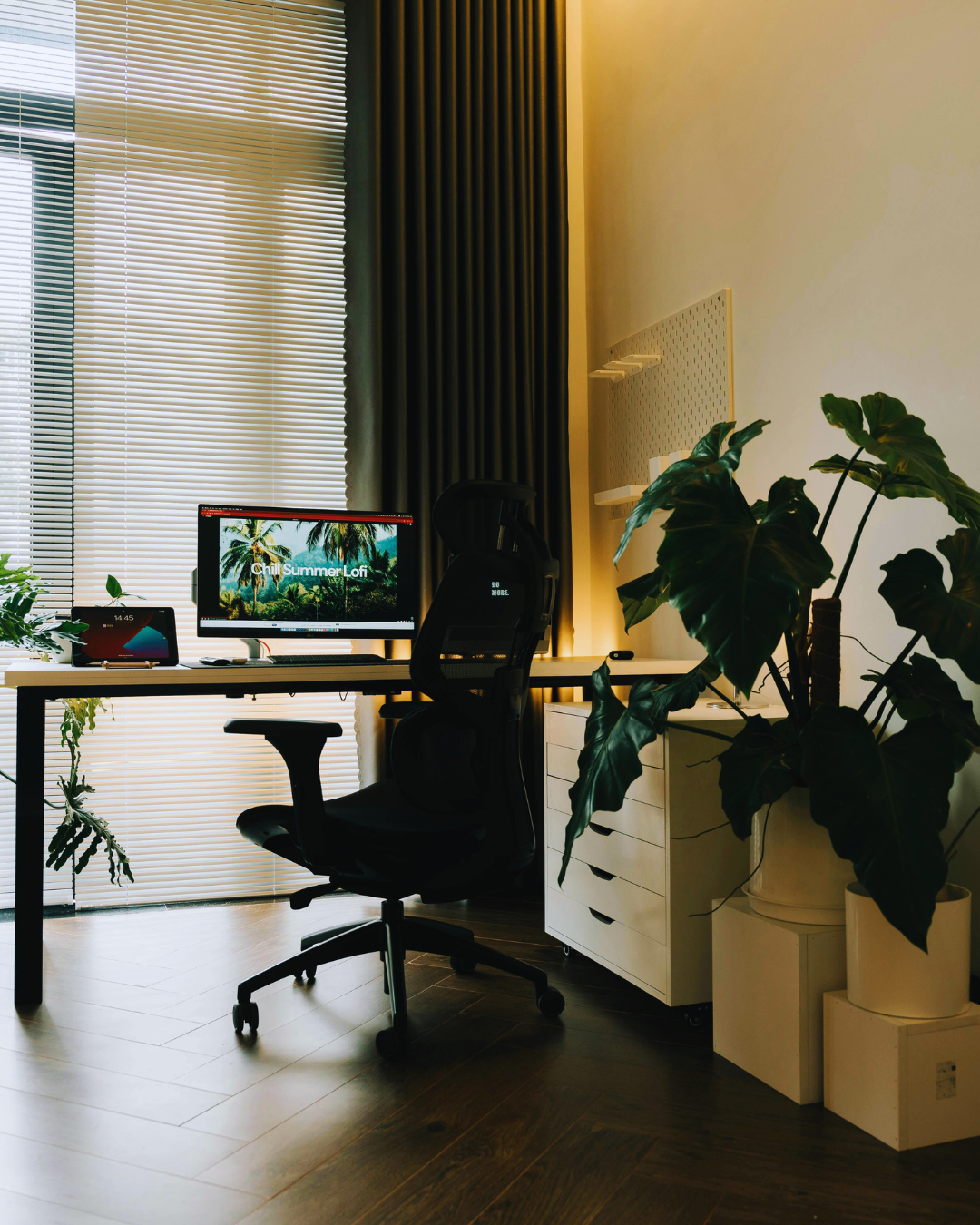 How to Create a Tech-Friendly Workspace at Home for Maximum Productivity and Comfort